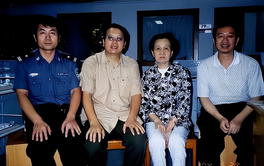 Li Min and Mao Jinhua met twice, neither of them said hello first, He ...