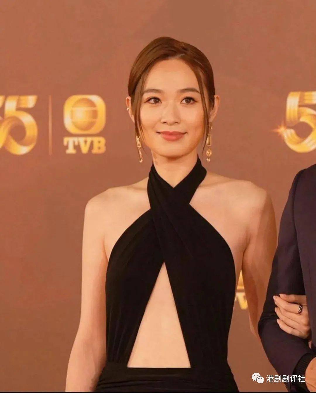 Cai Jie was bursting with peach blossoms——a normal and inevitable - iNEWS