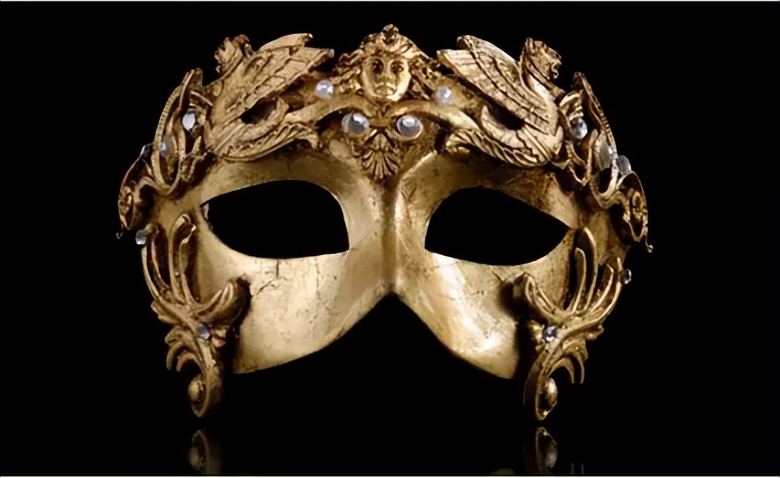 Put On A Mask In The Ancient Greek Theater To Make The Plot More Vivid 