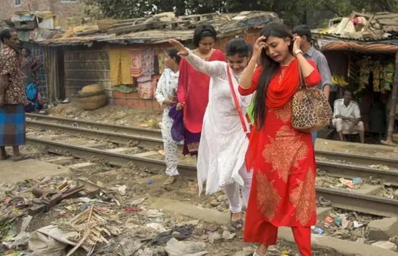 In young Bangladesh, there are more and more brothel villages. What will happen in the future
