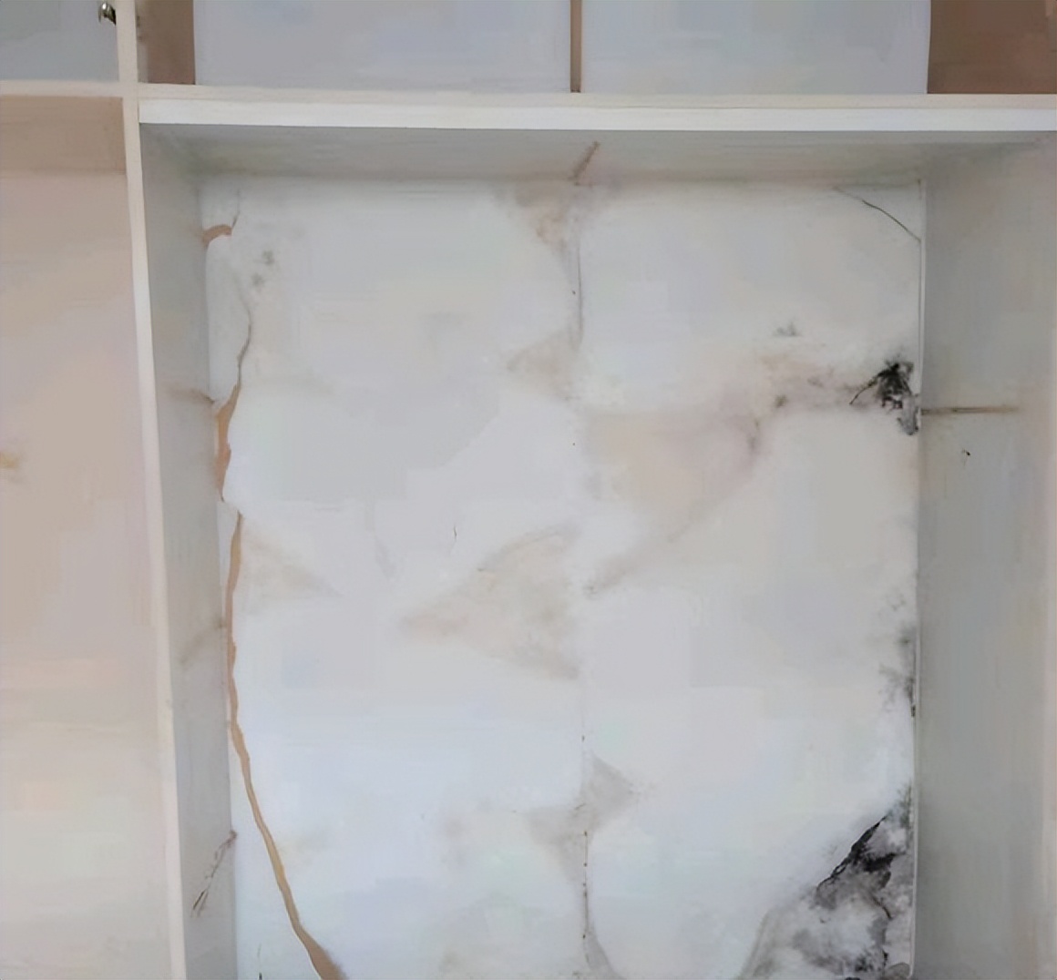 After staying for less than half a year, the wardrobe is full of musty