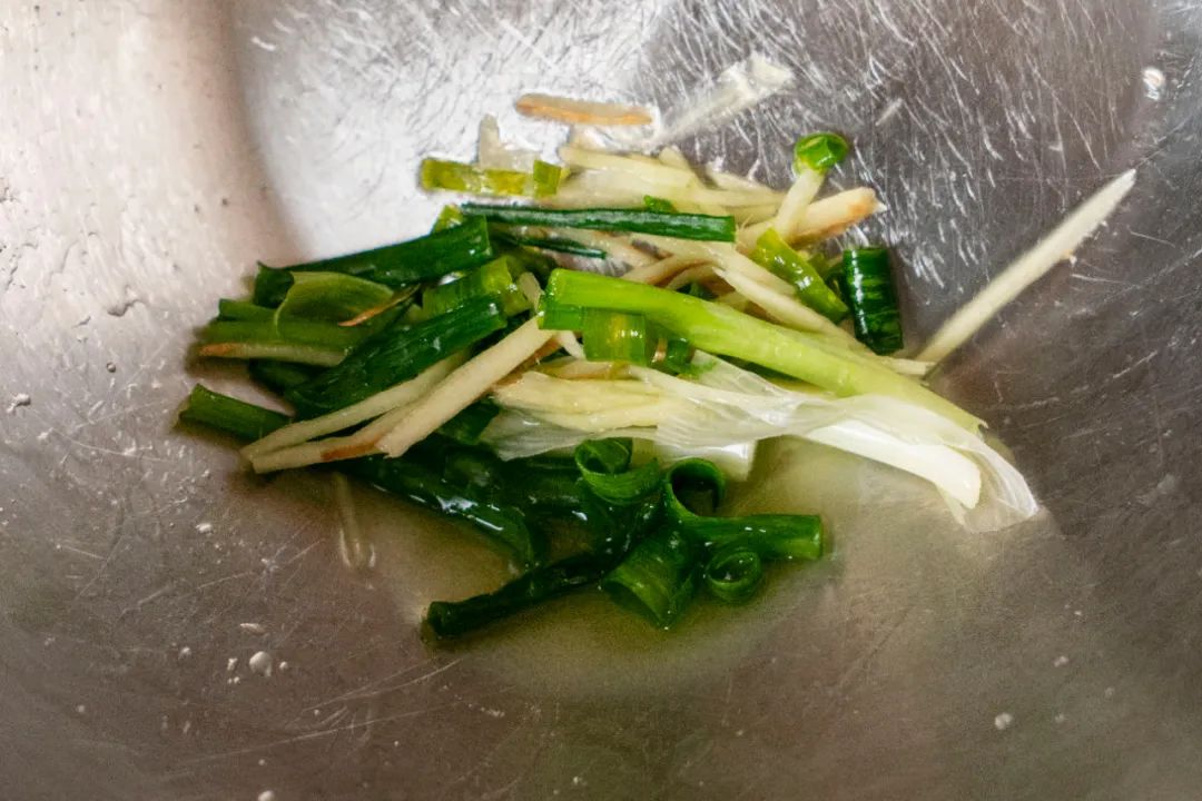 Sea bass stewed eggs, fresh fish eggs are tender, nutritious, smooth