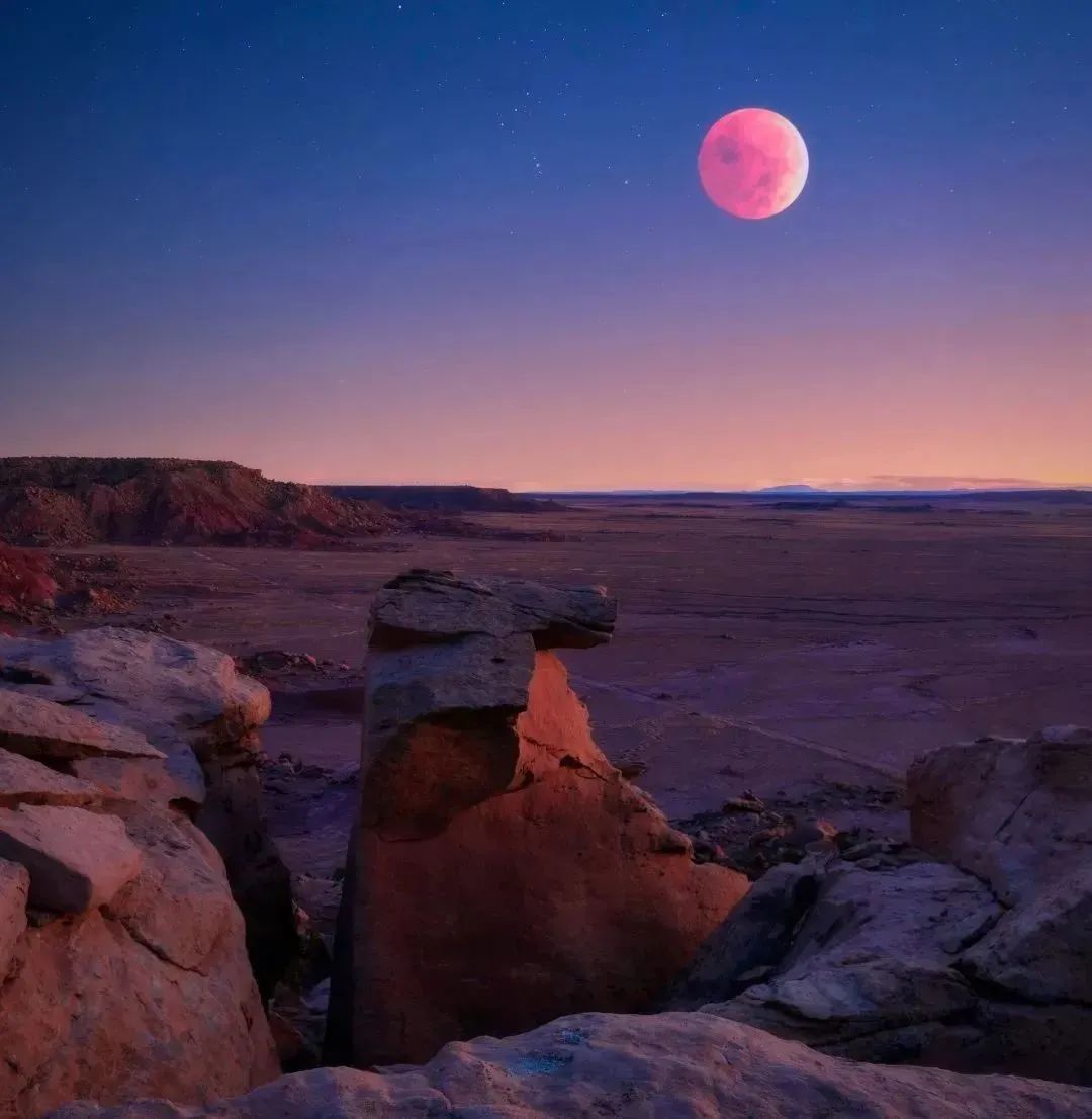 Enjoy the "Red Moon" together and feel the cosmic romance iMedia