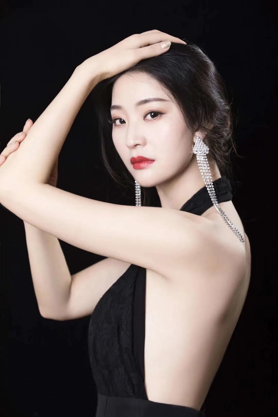 Beautiful picture of Jiang Rongrong - iNEWS