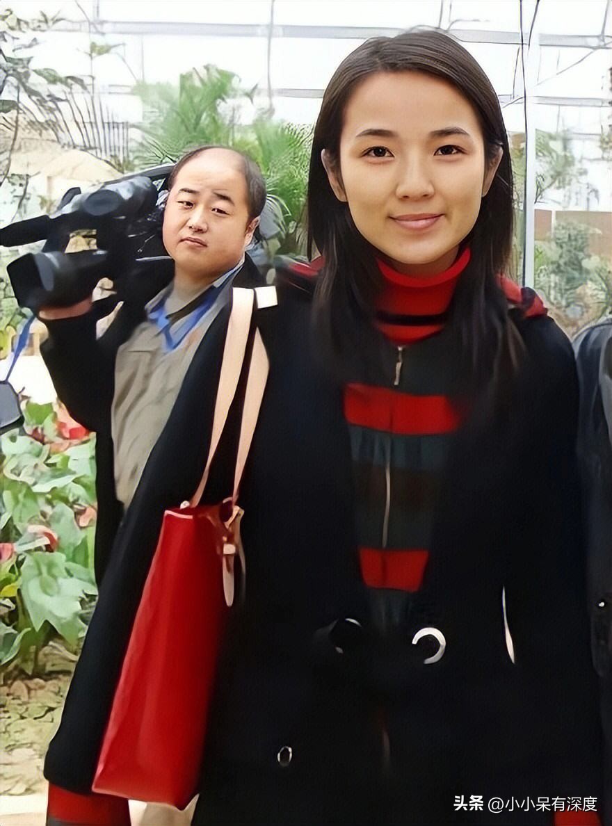 Guan Tong, host of CCTV, is still so beautiful and generous! Her