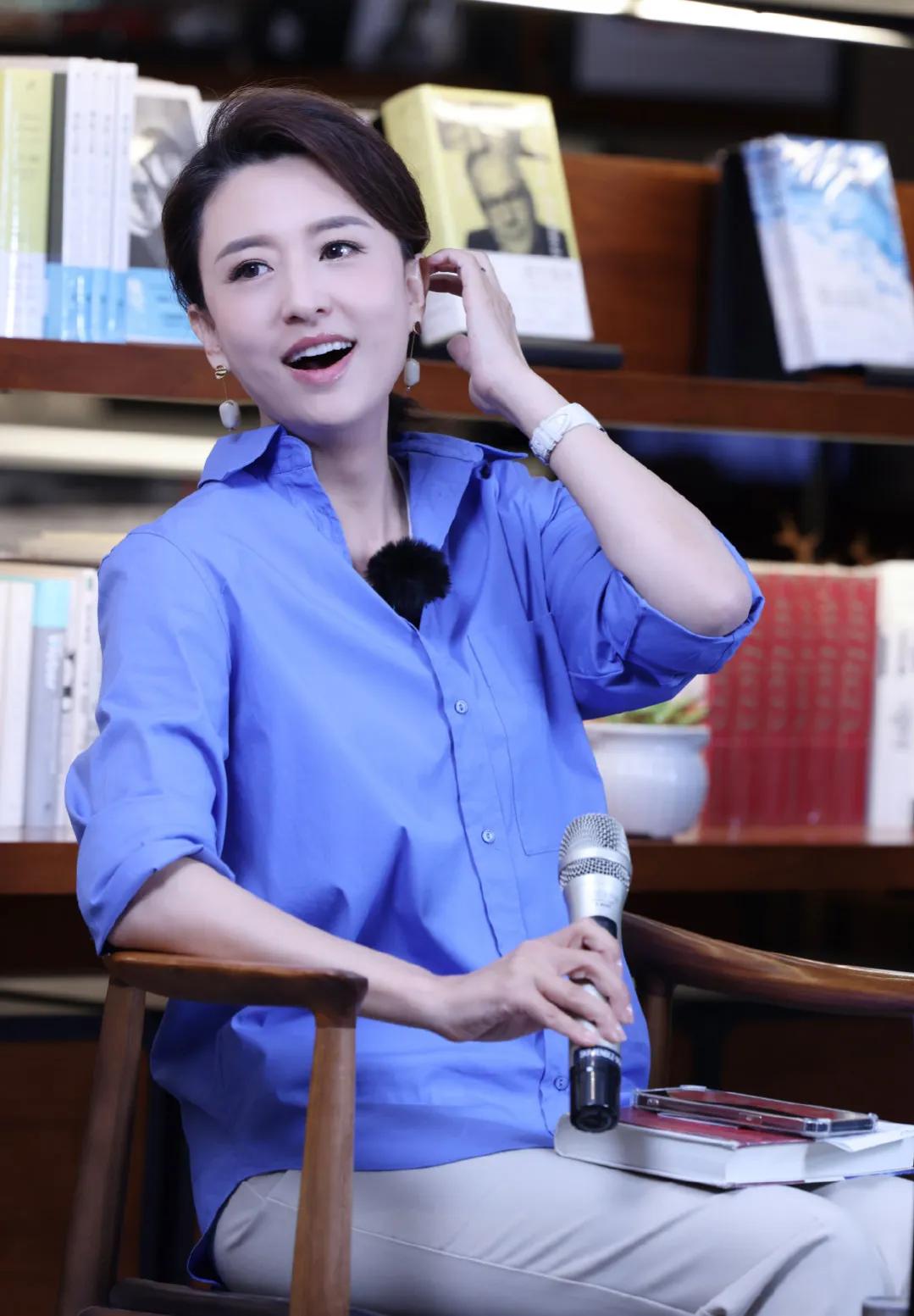 見識了主持人張蕾的兩次讀書訪談，我發現已深深愛上了她！ - 頭條匯