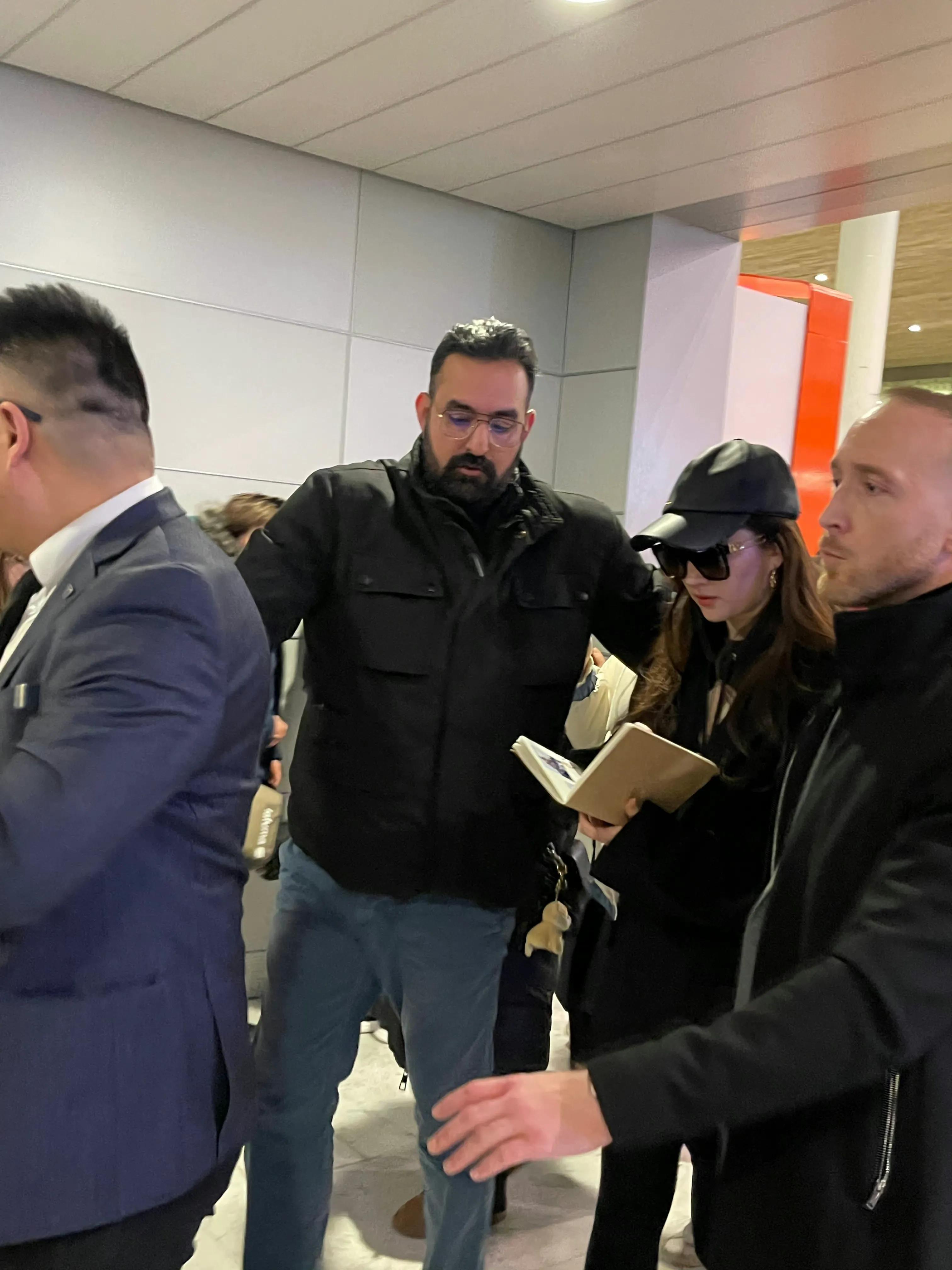 Liu Yifei arrived in Paris in good condition, with a sweet smile, and ...