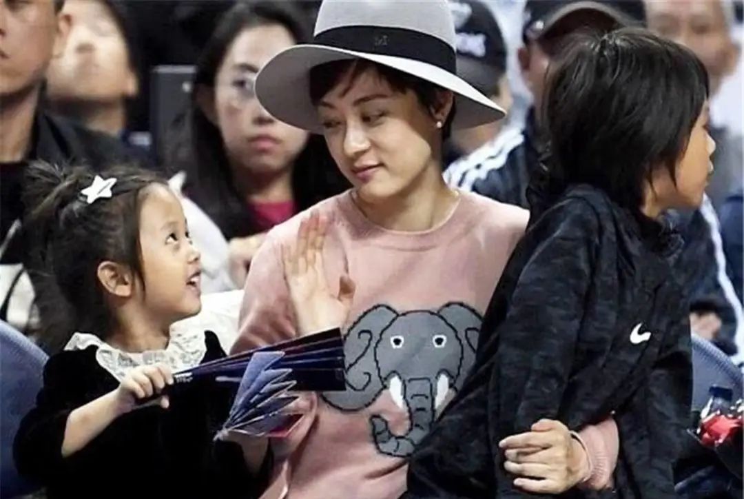 Sun Li posted photos of her daughter dancing, leading to heated ...