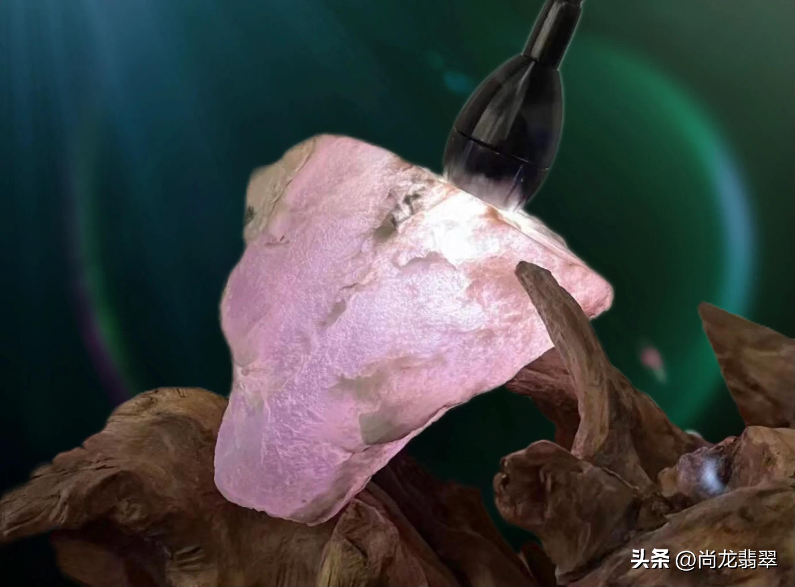 What is the difference between jade and agate and chalcedony iNEWS