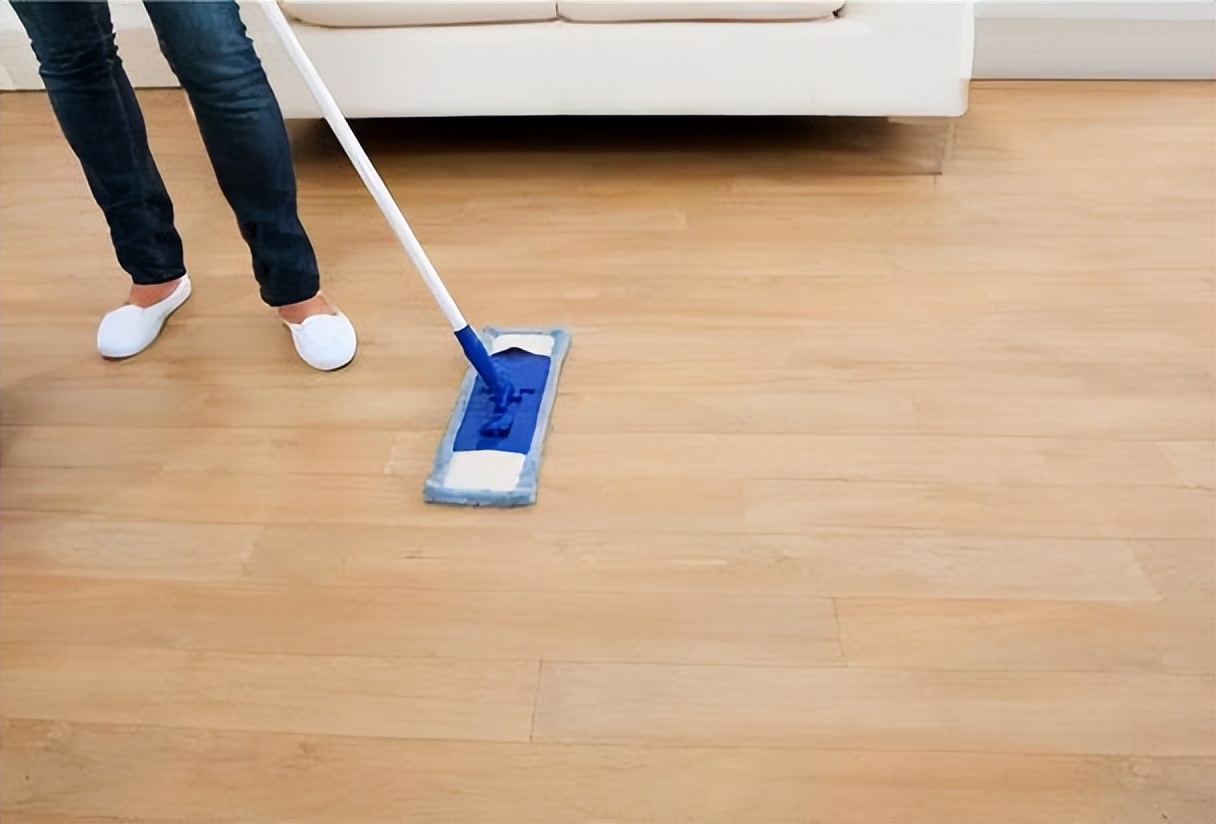 Mopping the floor with clear water means no mopping, follow the