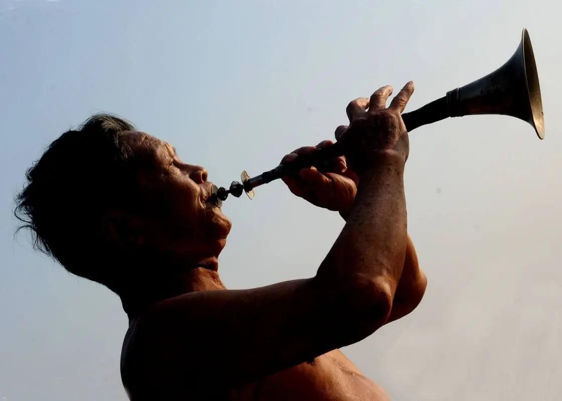 A Comparative Study of the French French Horn and the Chinese Suona