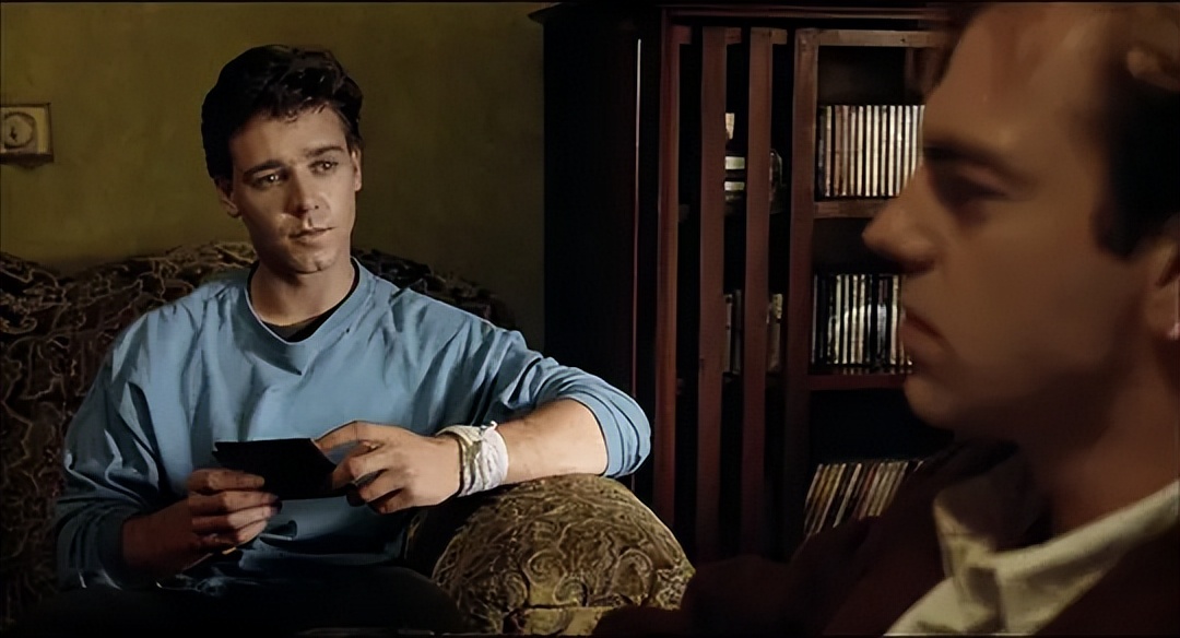 Hugo Weywin stars in character, showing the non-linear beauty of the ...
