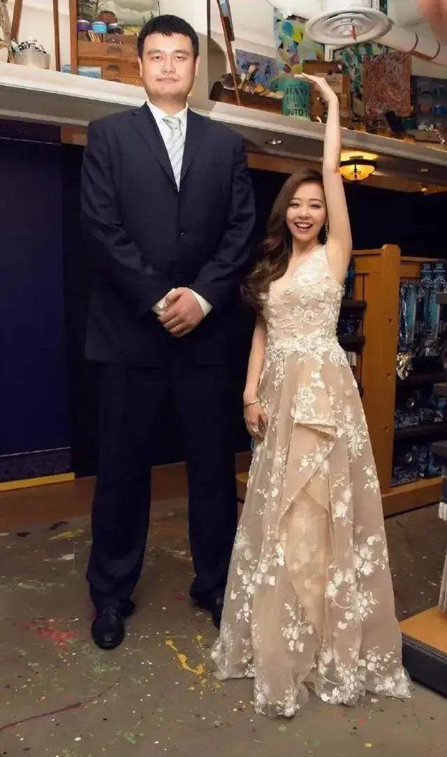 The "Little Bird Yiren" Or "Overshadowed" By The Little Giant Yao Ming ...