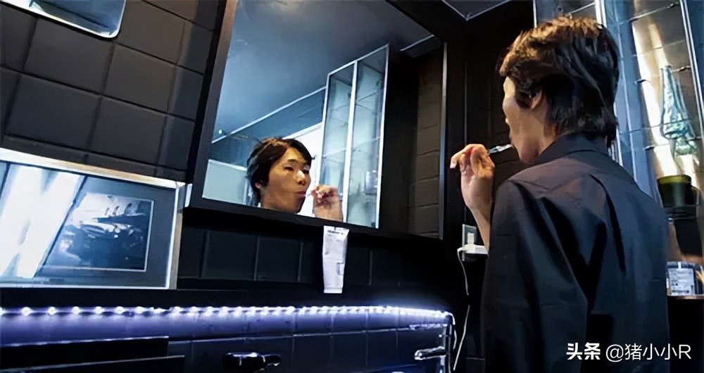 Refugees from Japanese Internet cafes, eat and live in Internet cafes ...