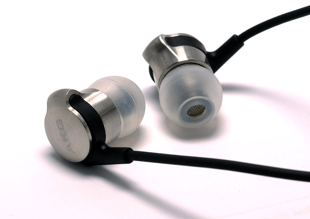 The only European headphone brand suitable for listening to the Japanese ACG style AKG iNEWS