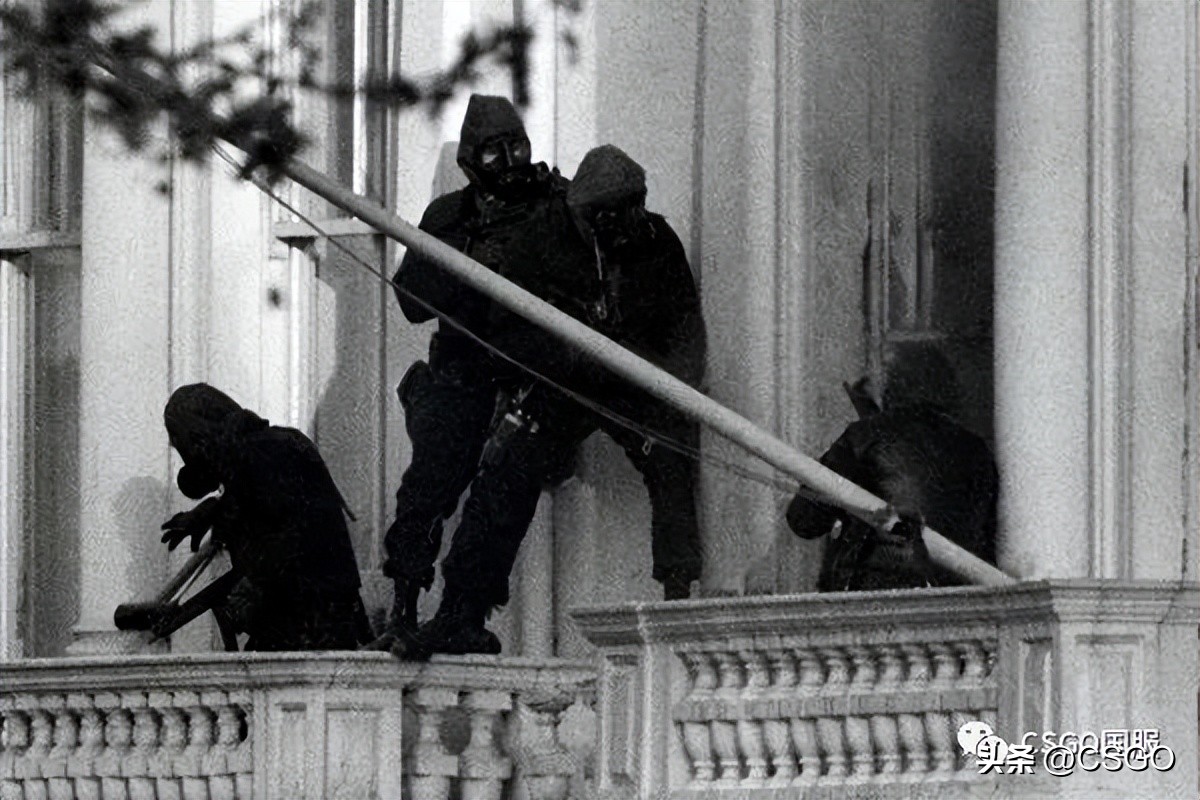 Why does SAS always wear a gas mask?Others don't wear it? - iMedia
