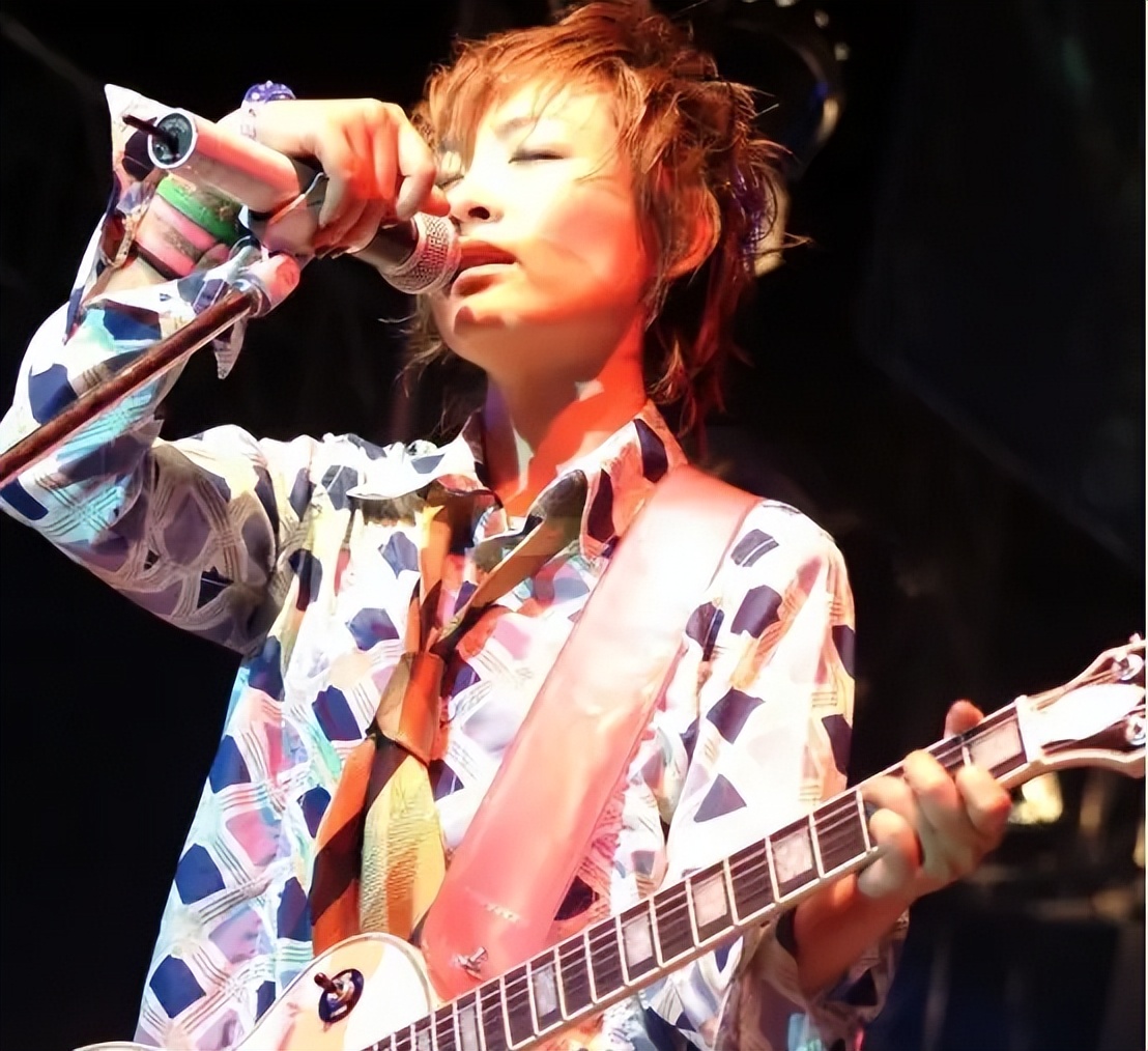Singer Chen Lin, 39, 