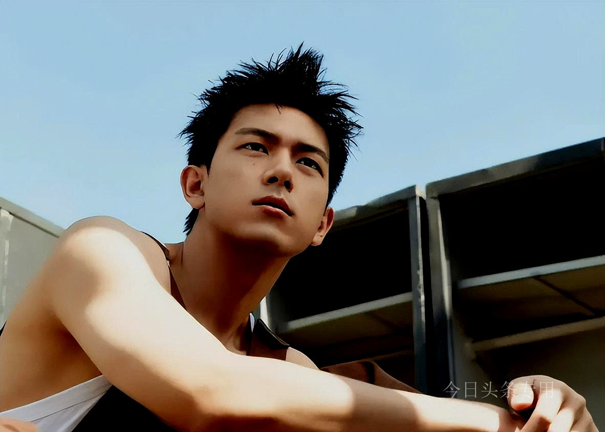 Li Xian turned out to be a stage name. After knowing his real name