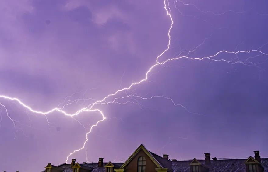 Lightning energy, hazards and wonders in thunderstorms. Do you know how ...