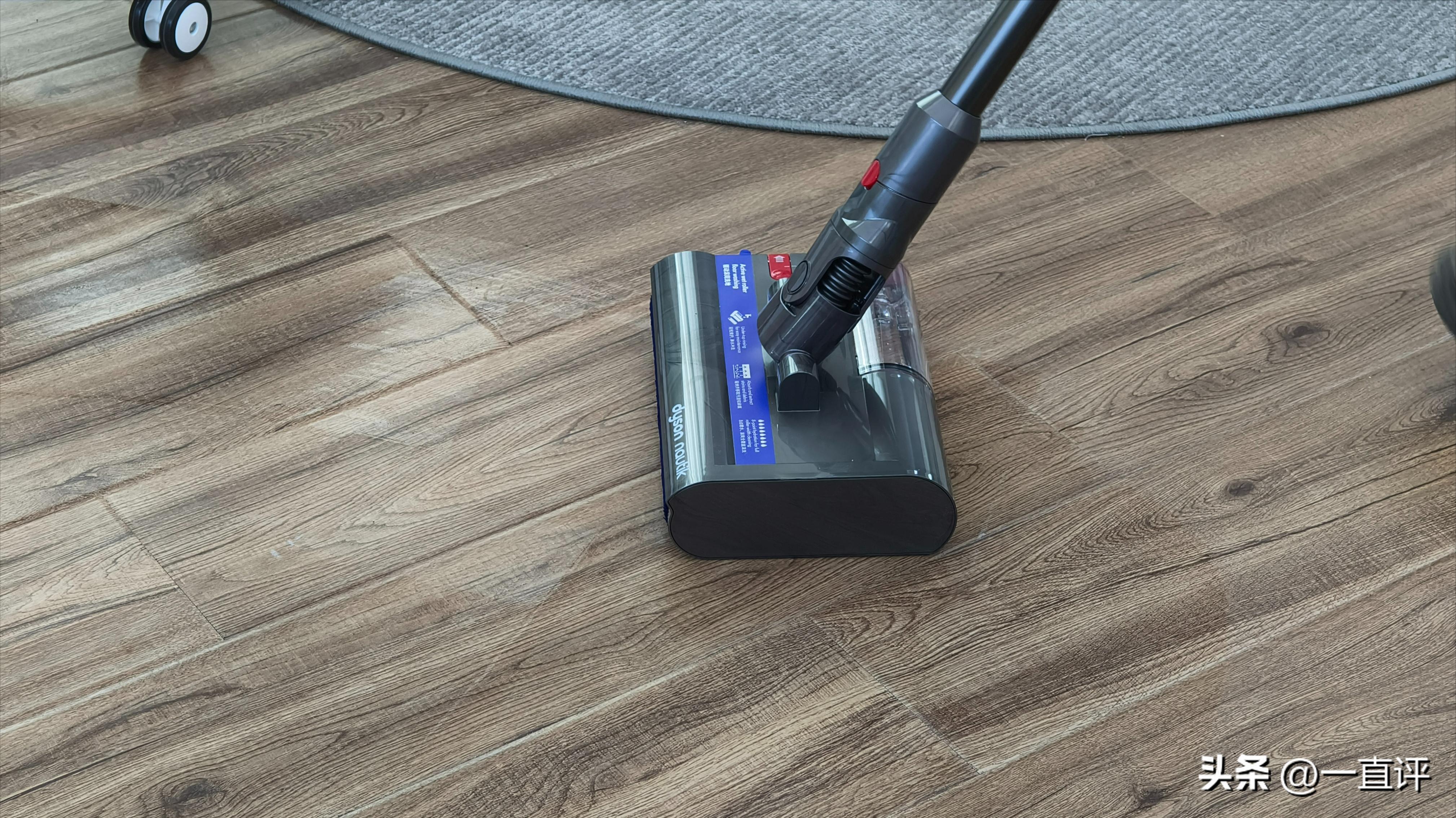 Wet and dry allaround, Dyson V12 Detect Slim Nautik scrubbing vacuum