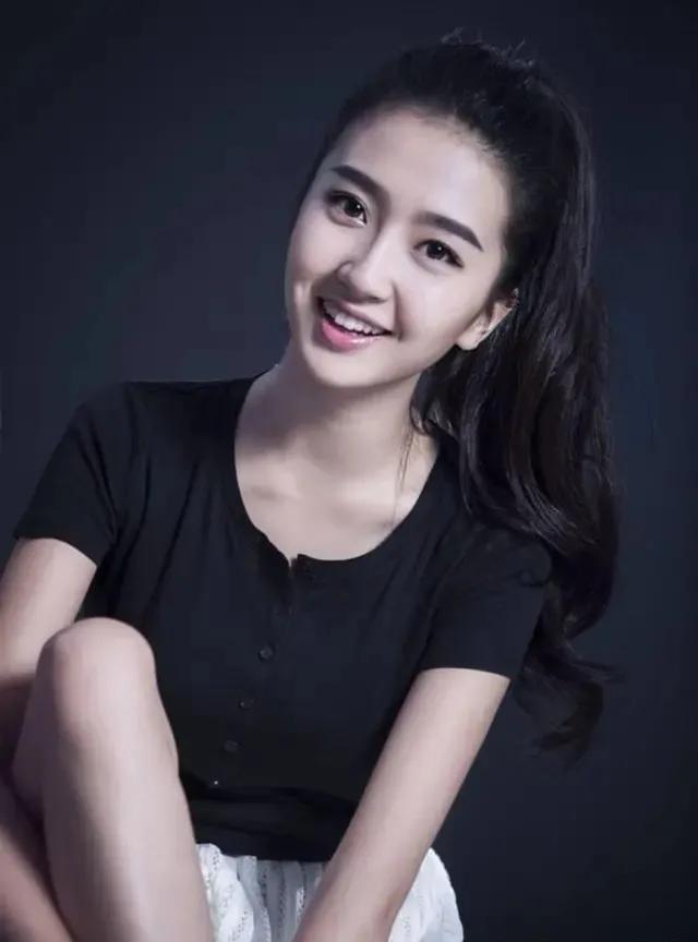 Xu Lingyue: Beautiful and beautiful - iNEWS