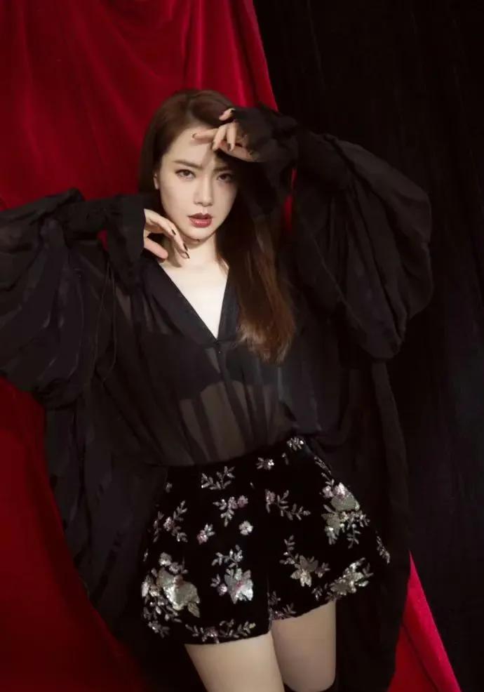 Share beautiful photos Qi Wei iNEWS