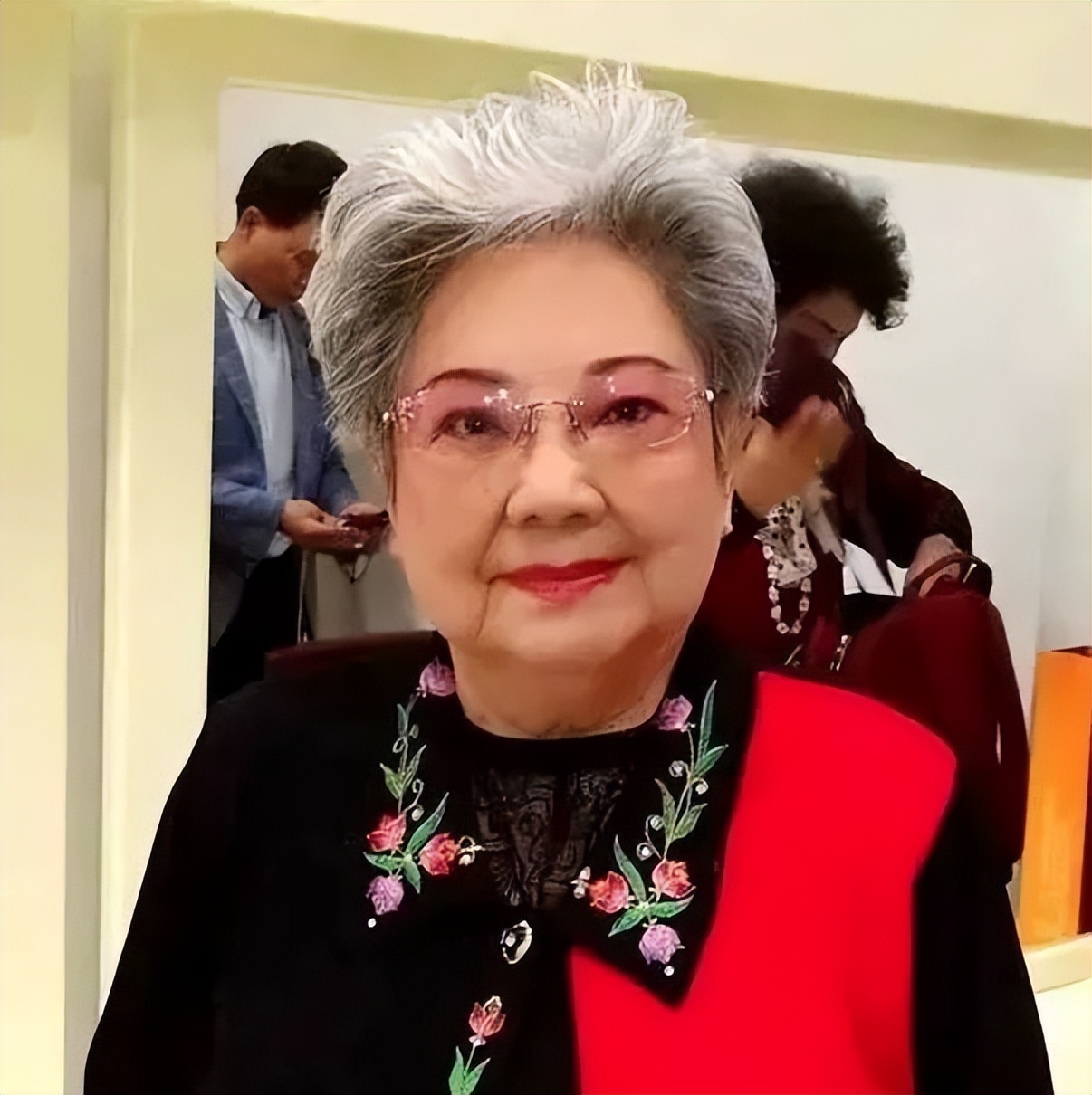 4-celebrities-who-died-suddenly-in-april-though-some-were-young-imedia