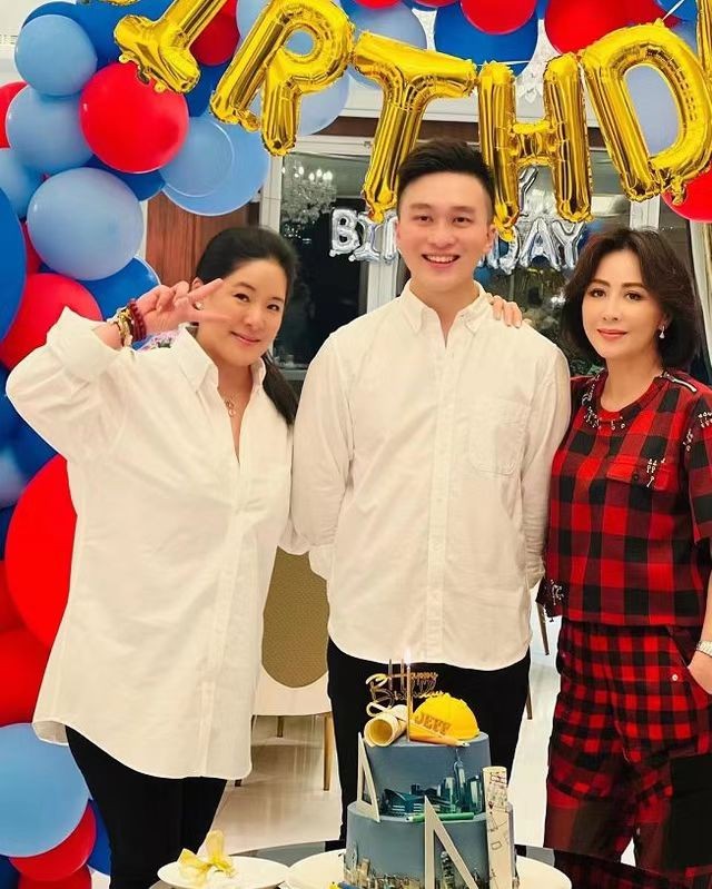 Carina Lau and Sandra Ng's couple party! Dress up like a grandma in a ...