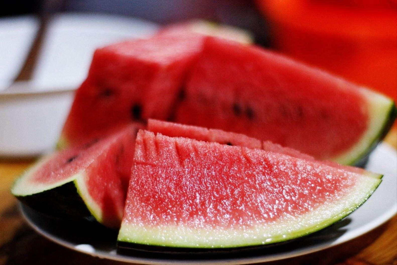 Why can't you eat watermelon to lose weight!Obviously not a lot of heat iNEWS