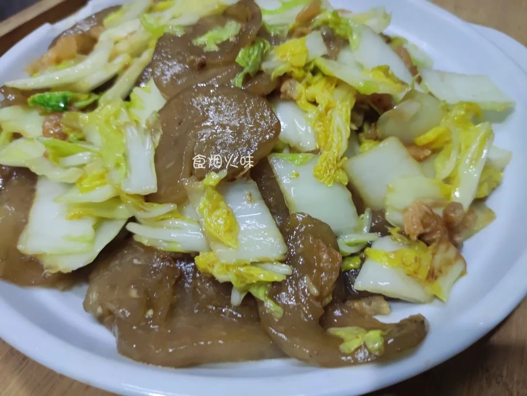 In autumn, it is that middleaged and elderly people eat