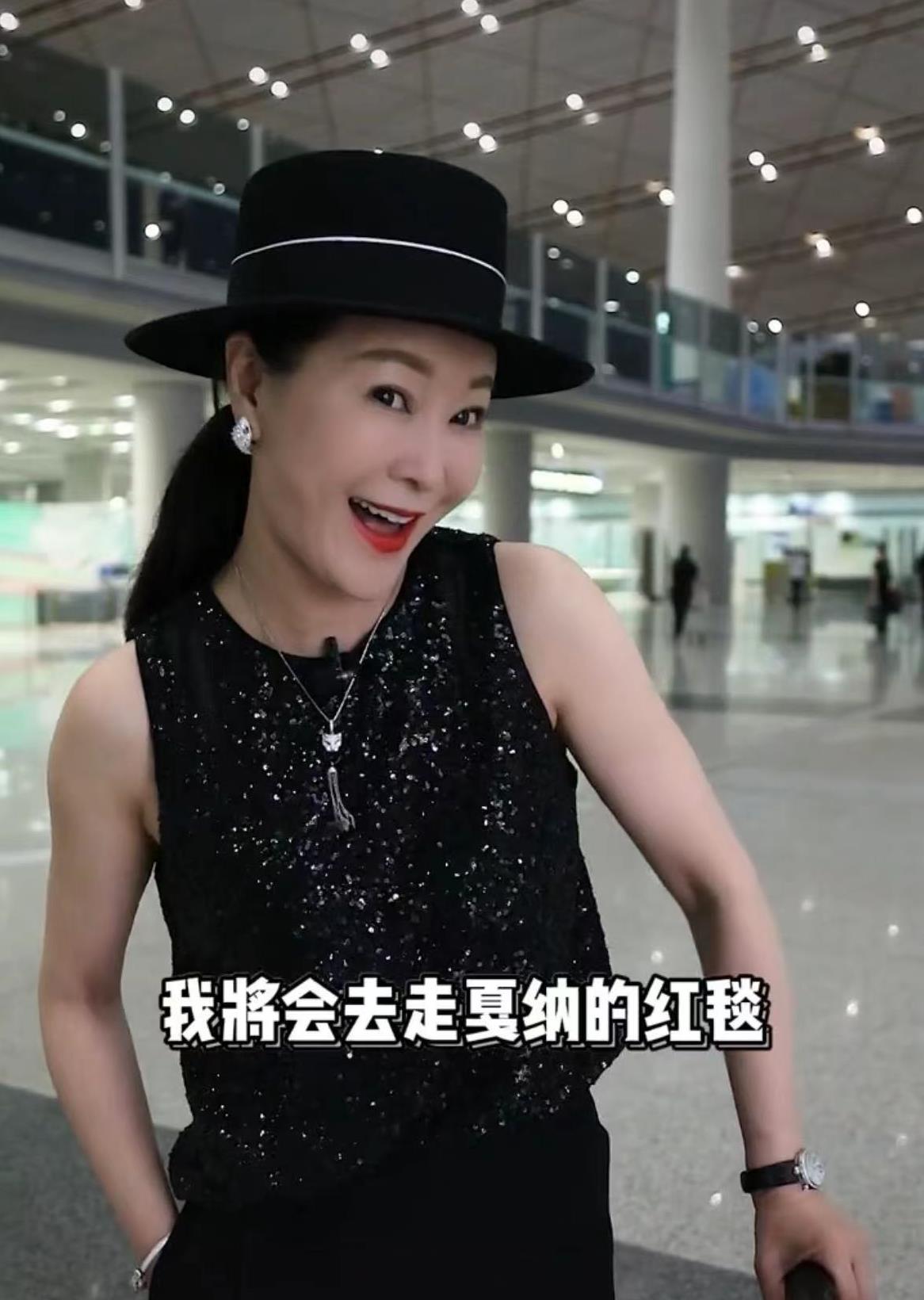 Wang Xiaoqian wore 400,000 Hermès, twisted her waist in heavy makeup at ...