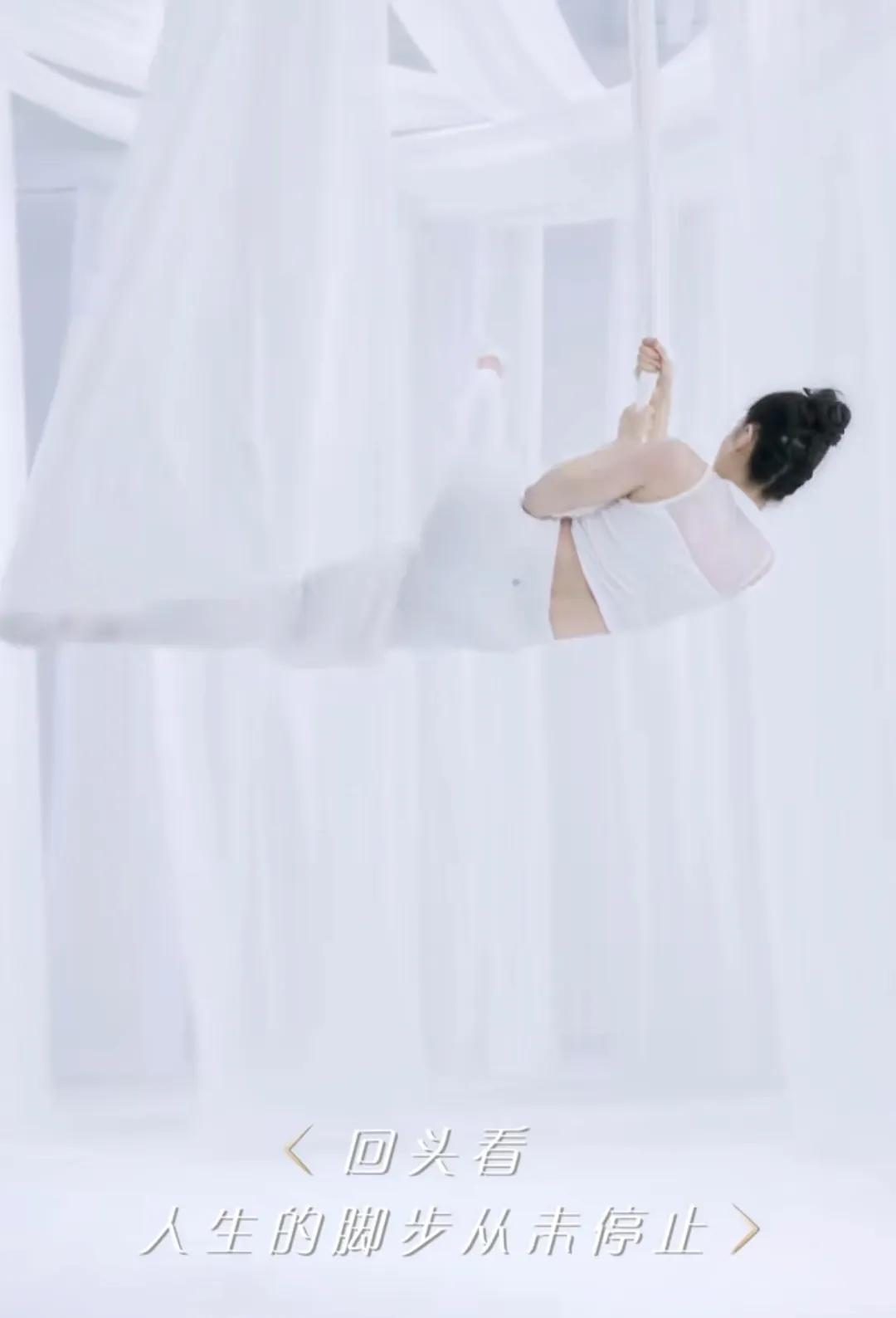 Sleep On Rope The 56-year-old Xiaolongnv challenged the sleeping rope and looked like ...