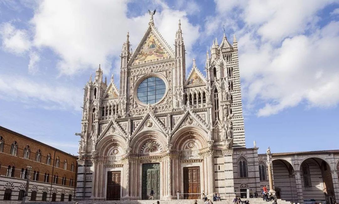 Study the development of Gothic architecture in Italy and its place in ...