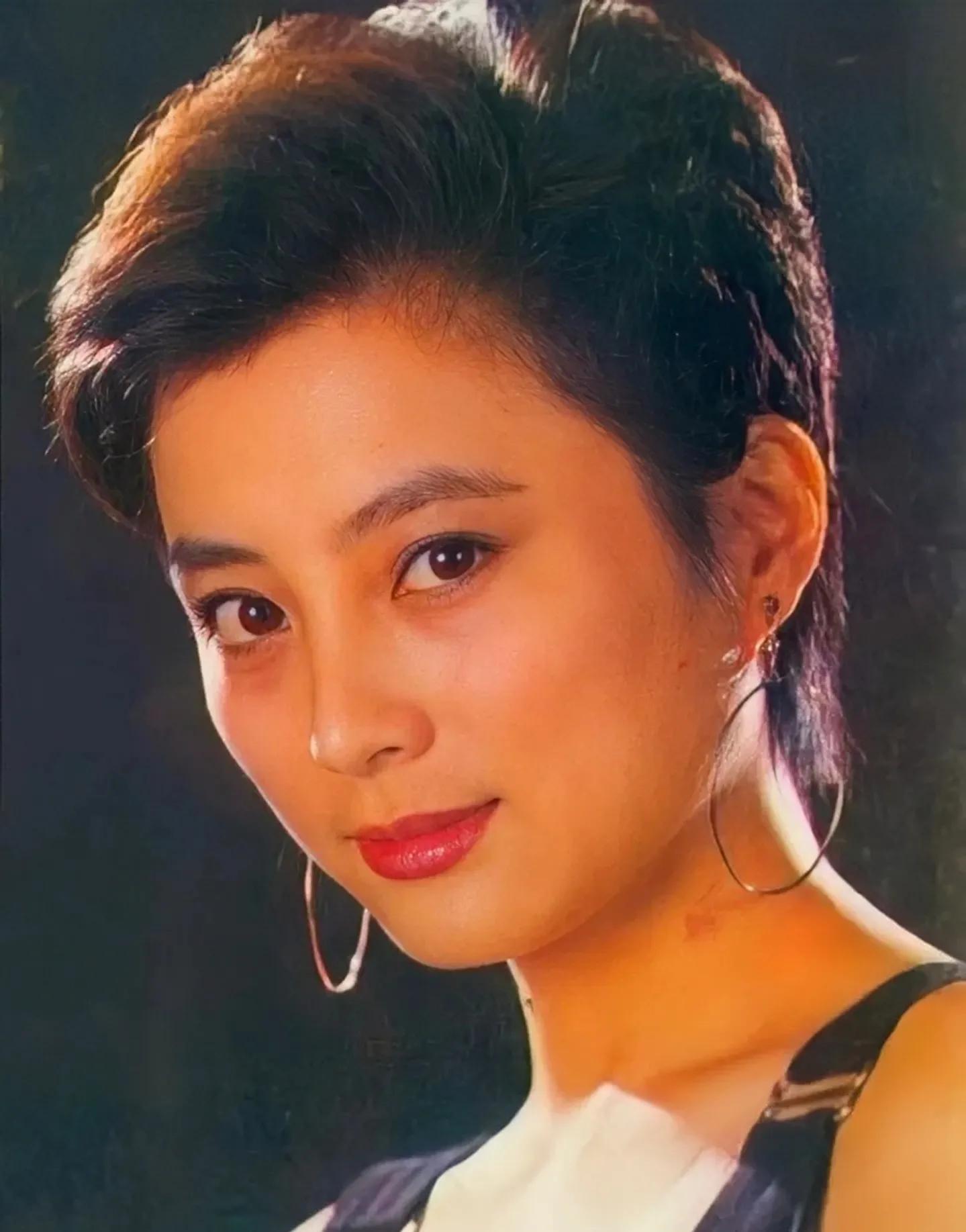 Li Lingyu: She was a sweet girl when she was young, but now she is in ...
