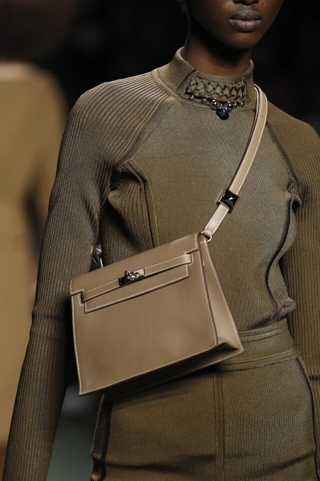 The HERMÈS KELLY DANSE bag is more sought-after than the Hermès