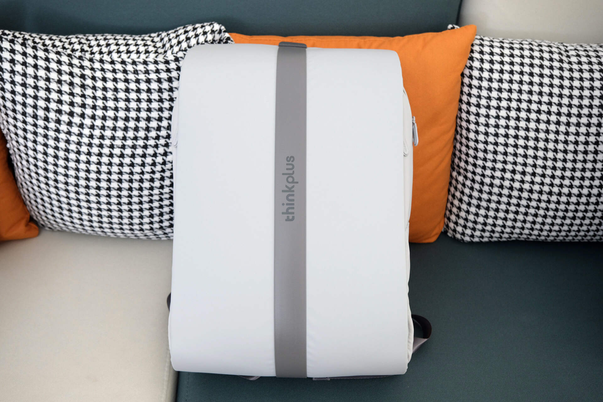 A must-have artifact for business travel! Lenovo Thinkplus Backpack ...