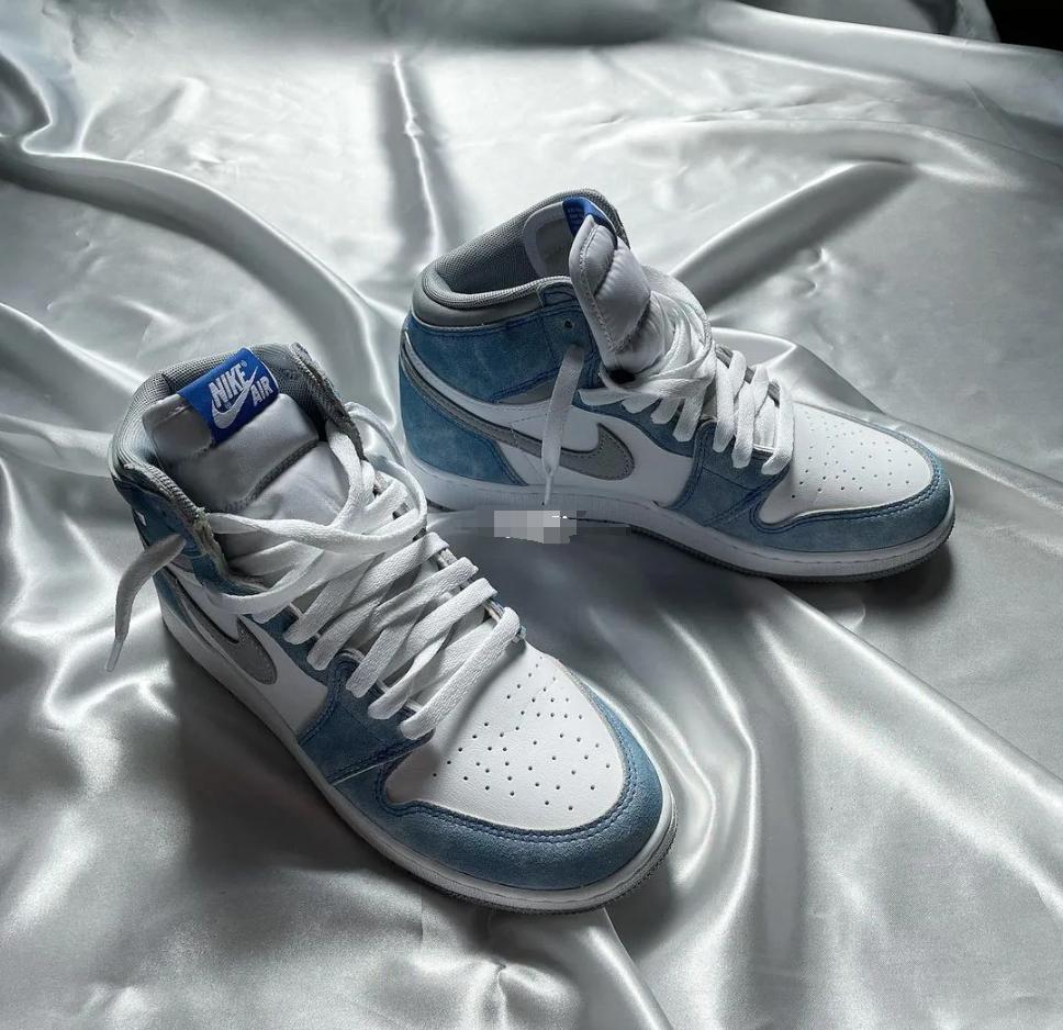 aj1 royals