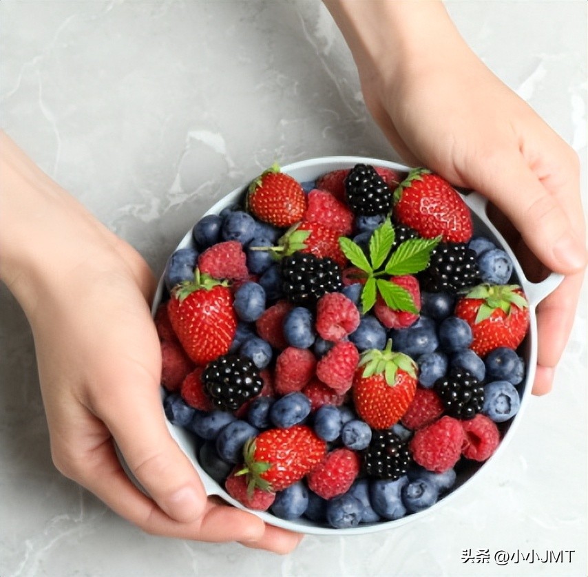 The natural ingredients of fruit can prevent depression eating fruit