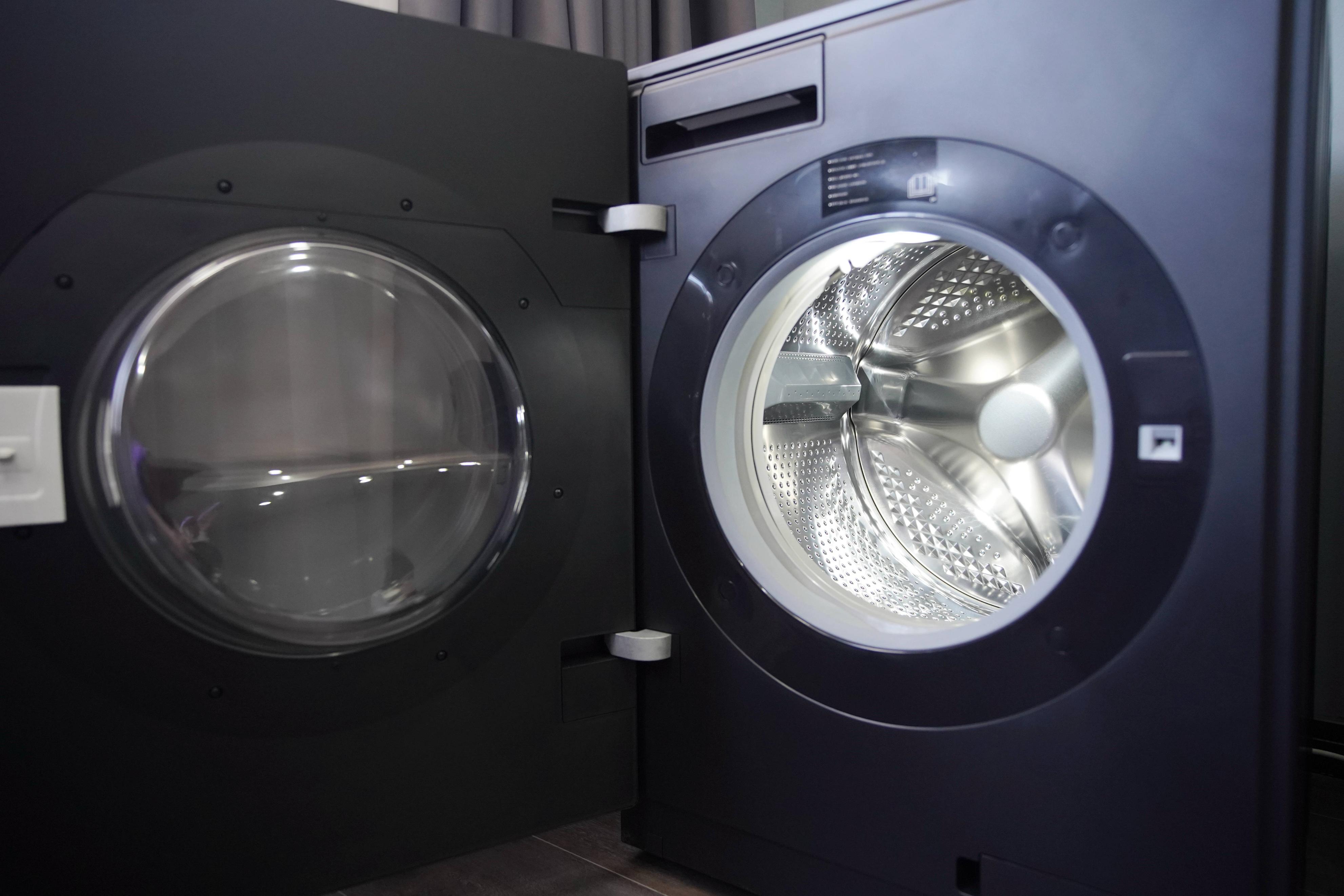 Enjoy life freely, Hitachi D120XGV allinone washing and drying