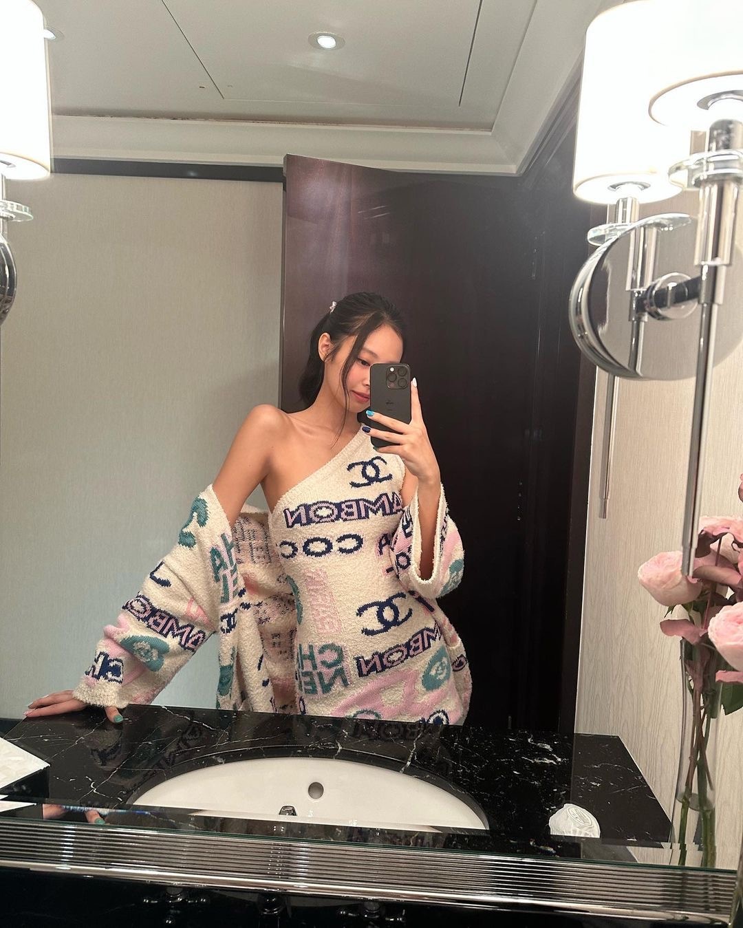 BLACKPINK Jennie, wearing a towel to show a hot body, standard right ...
