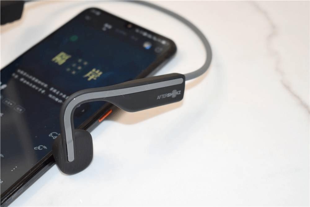 How do bone conduction headphones work?Why do bone conduction