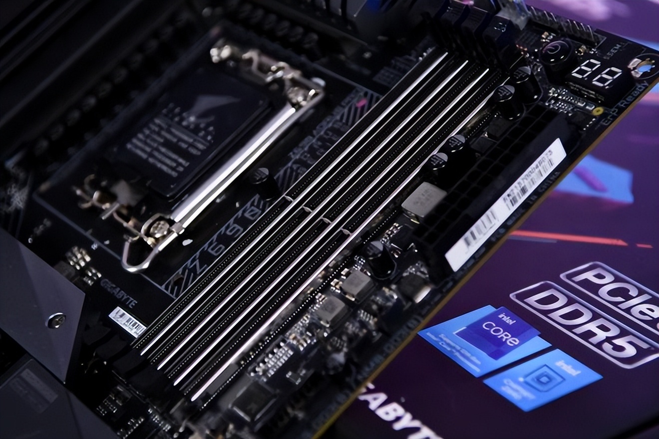 Done in a few simple steps!Z690 flashes BIOS to light up i9 13900K iNEWS