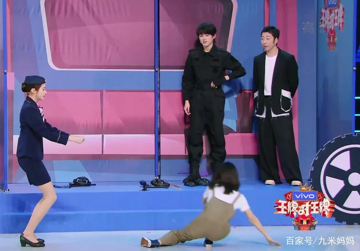 In the same sitting position, Guan Xiaotong's legs look better than ...