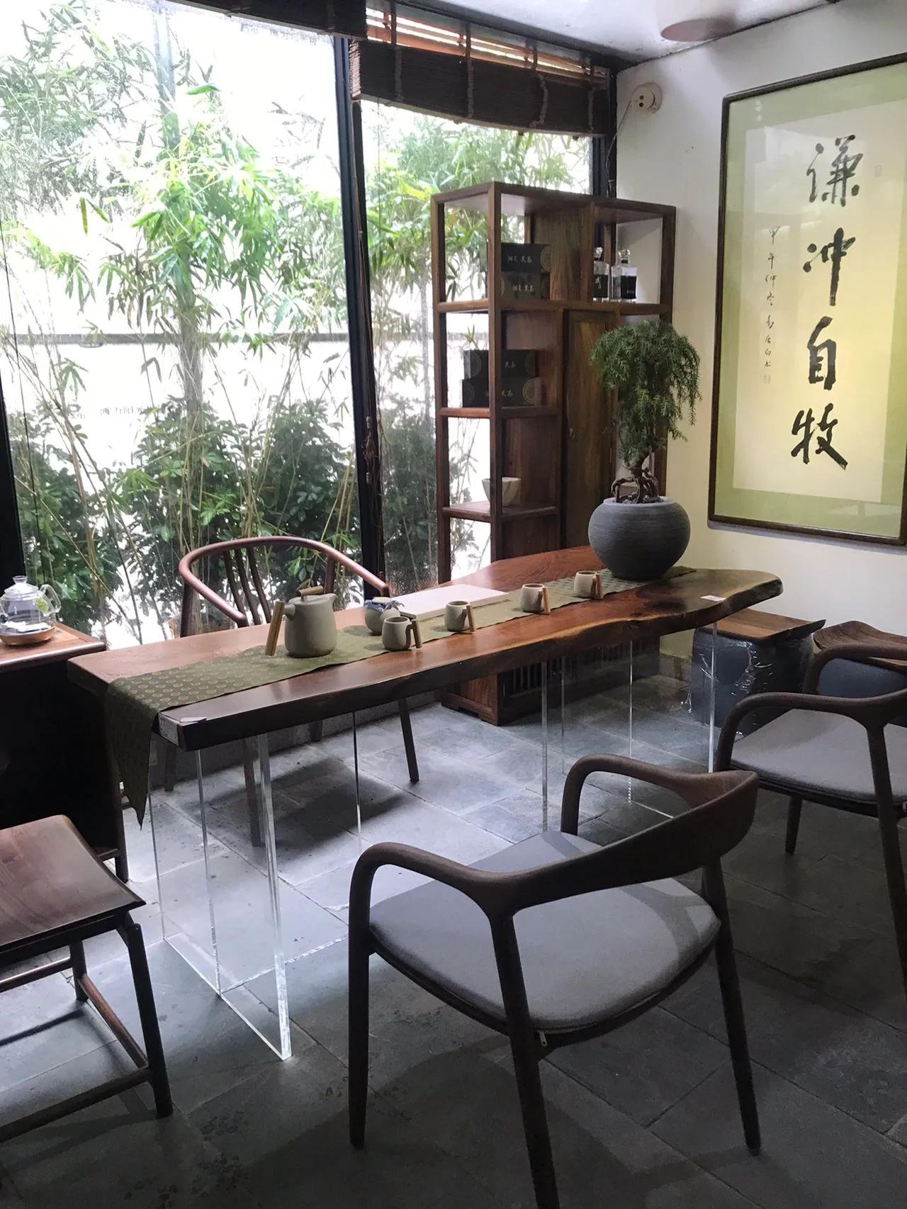 A solid wood table that you have never seen before iMedia