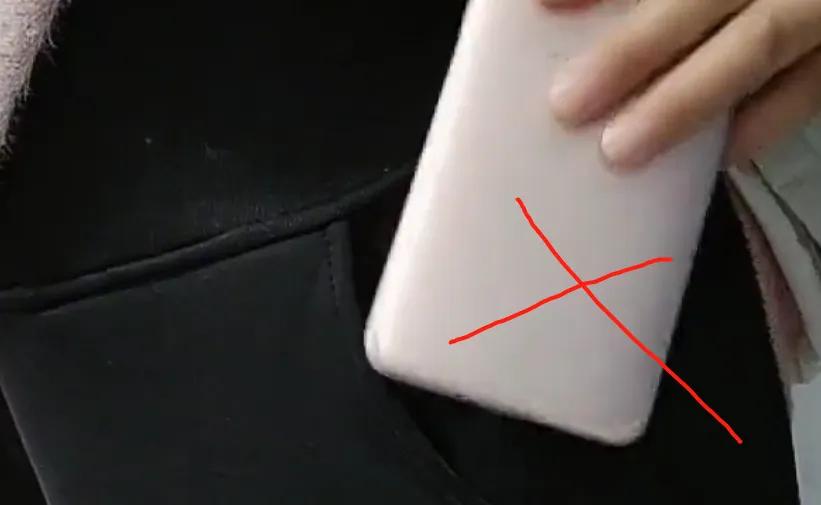 Which pocket should I put my phone in, with the screen facing out or in