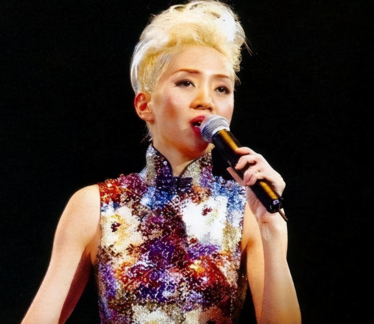 Early stage cancer could have been cured, but Anita Mui chose to give ...