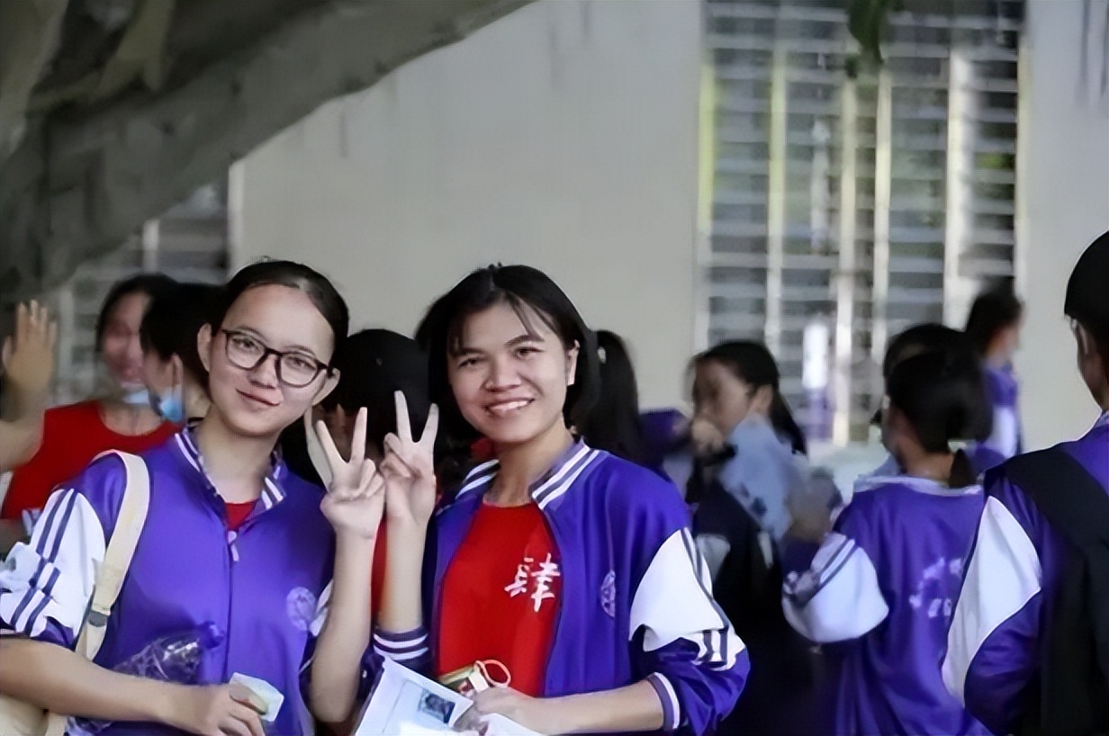 The teacher admits that girls with poor math scores have 3 ...