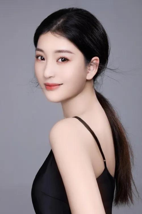Beautiful picture of Jiang Rongrong - iNEWS