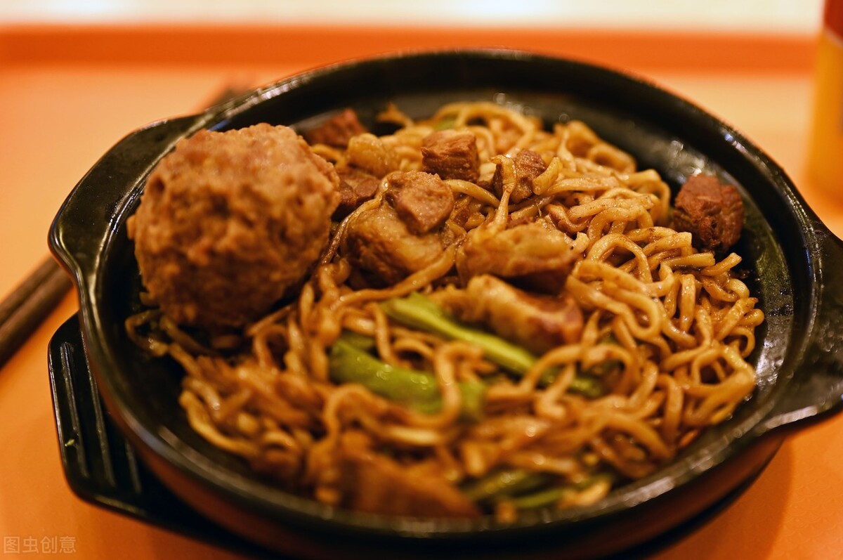 This iron pot stewed noodles tastes amazing!don't change the meat iNEWS