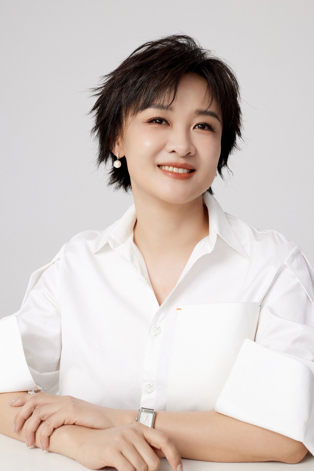 Former CCTV host Li Xiaomeng The world's first large-scale female ...